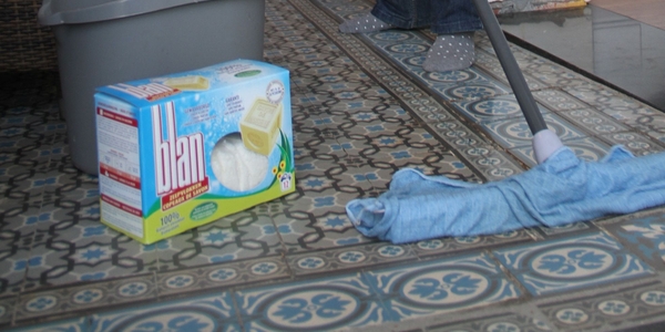 3 10 fig 1b Tegelvloer dweilen